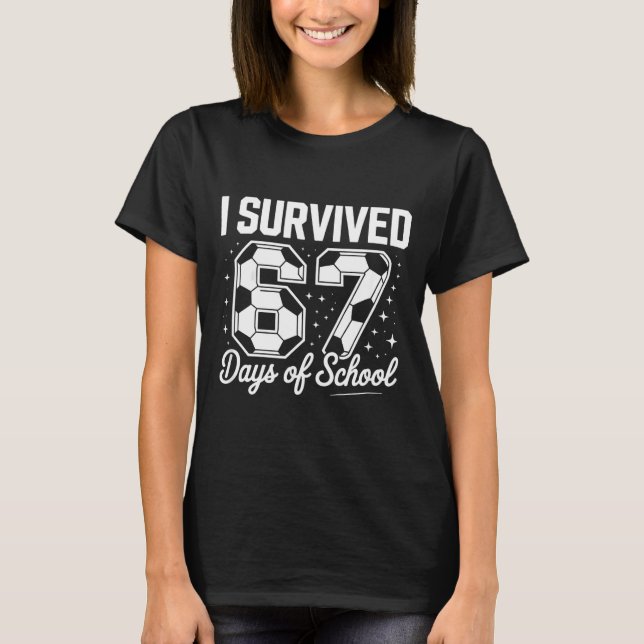T-shirt I Survived 67 Days Of School Funny Soccer  (Devant)