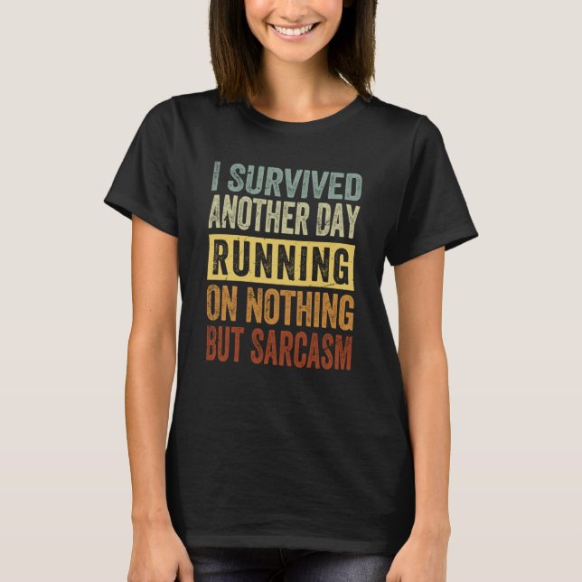 T-shirt I Survived Another Day Running On Nothing But Sarc (Devant)