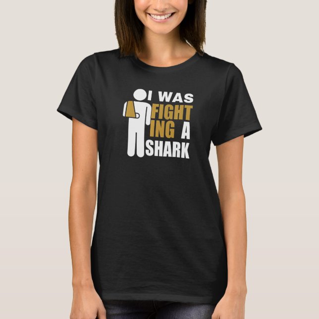 T-shirt I Was Fighting A Shark  Broken Arm Fracture (Devant)