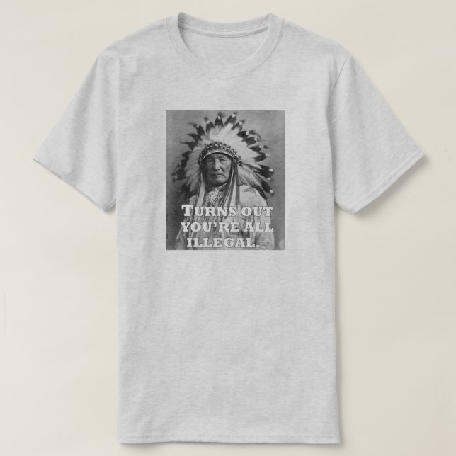 T-SHIRT IL S'AVÈRE QUE VOUS ÊTES TOUS ILLÉGAUX. (Design devant)