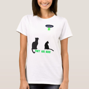 T-shirt Ils Sont Là ! Chats et soucoupe volante