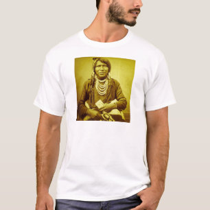T-shirt Indien d'Ute avec le cru de pistolet