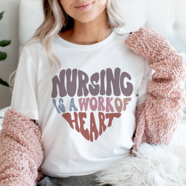 T-shirt Infirmière infirmière est une oeuvre de coeur Rétr (Créateur téléchargé)