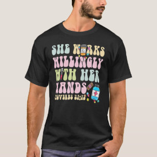 T-shirt infirmière pharmacienne elle travaille volontiers