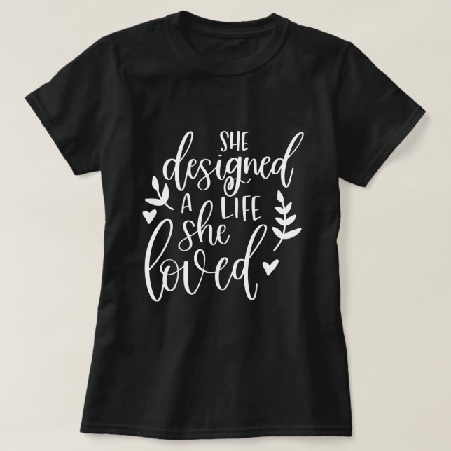 T-shirt Inspiré Elle A Conçu Une Vie Qu'Elle Aimait Botani (Design devant)