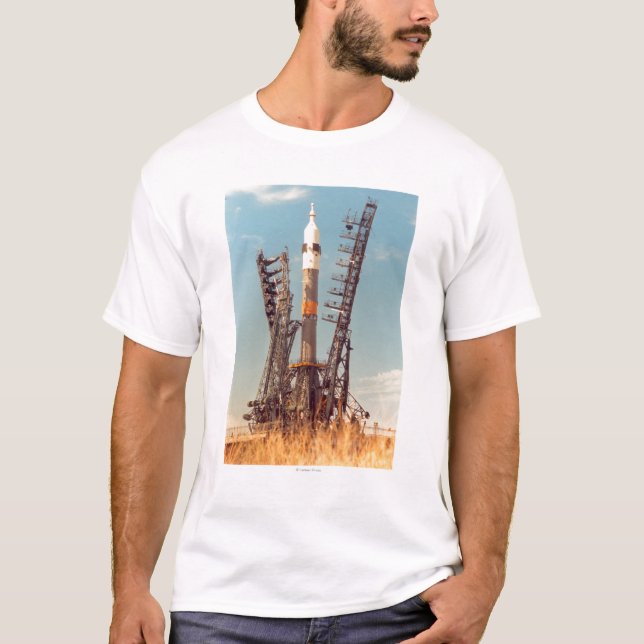 T-shirt Installation de vaisseau spatial de Soyuz à (Devant)