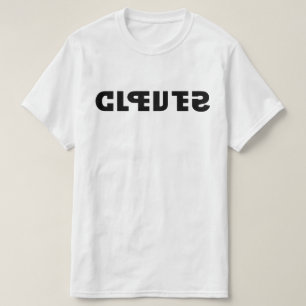 T-shirt Intelligent sur la chemise, imbécile dans le miroi