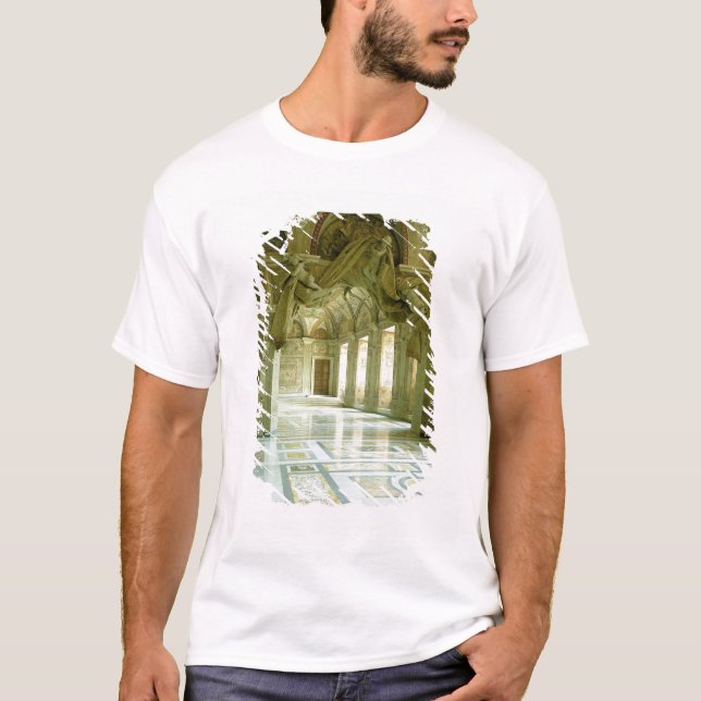 T-shirt Intérieur avec la vue des anges sculptés (Devant)
