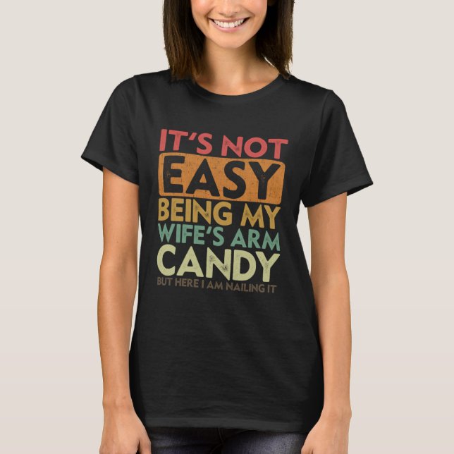 T-shirt It's Not Easy Being My Wife's Arm Candy Husband Fa (Devant)