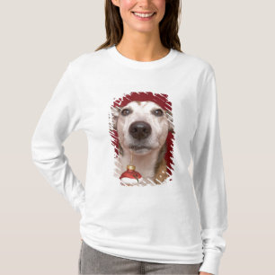 T-shirt Jack Russell Terrier tenant l'ornement de Noël