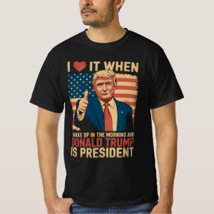 T-shirt J'adore quand je me réveille et que Trump est prés