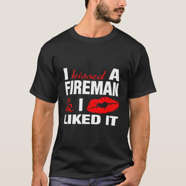 T-shirt J'Ai Embrassé Une Ami Amoureuse D'Un Pompier (Devant)