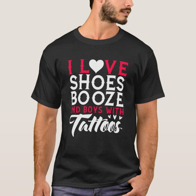 T-shirt J'Aime Chaussures Booze Et Garçons Avec Tatouages  (Devant)
