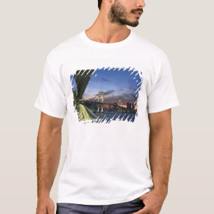 T-shirt Japon. Tokyo. Pont Rainbow à Tokyo Bay.