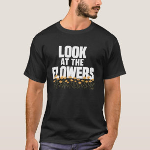 T-shirt Jardinage De Fleurs Botaniste Mignon Regarde La Fl