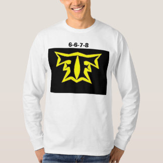 T-shirt jaune sur le noir