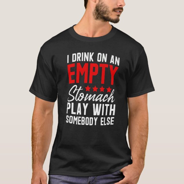 T-shirt Je Bois Sur Un Stomac Vide Jouer Avec Quelqu'Un D' (Devant)