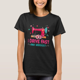 T-shirt Je Conduis Rapidement Et Barefoot Machine À Coudre