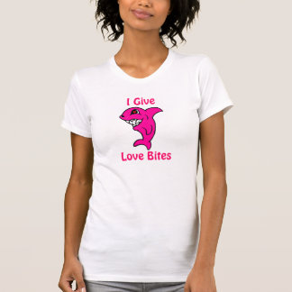 T-shirt Je donne le requin de morsures d'amour