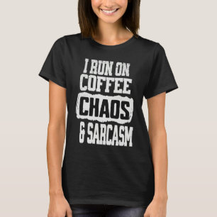T-shirt Je fonctionne au café, chaos et sarcasme roman hu
