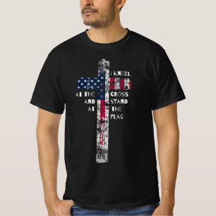 T-shirt Je m'agenouille à la croix et je me tiens au drape