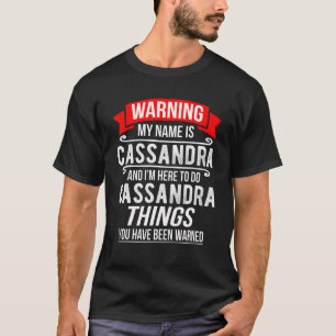T-shirt Je m'appelle Cassandra et je suis là pour faire C