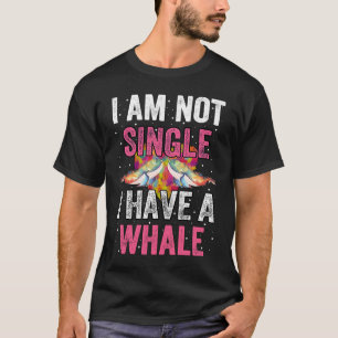 T-shirt Je ne suis pas célibataire j'ai une baleine