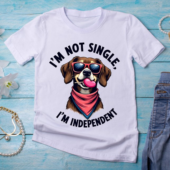 T-shirt Je ne suis pas célibataire, je suis indépendant -  (Créateur téléchargé)