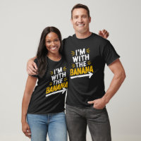 Je suis avec le costume de banane jumelé