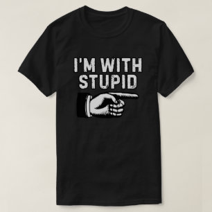T-shirt Je suis avec un doigt d'idiot pointé