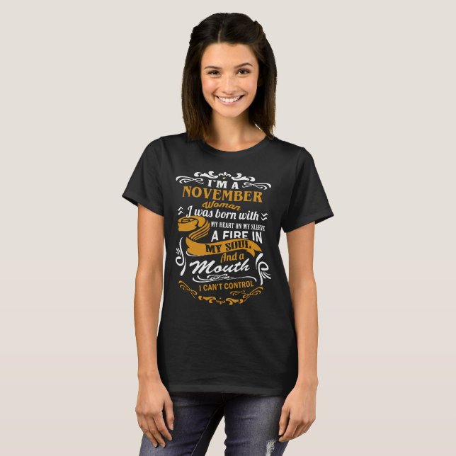 T-shirt Je suis une femme de novembre (Devant entier)