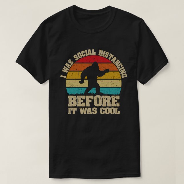 T-shirt J'étais Distante Sociale Avant D'Être Cool Bigfoot (Design devant)