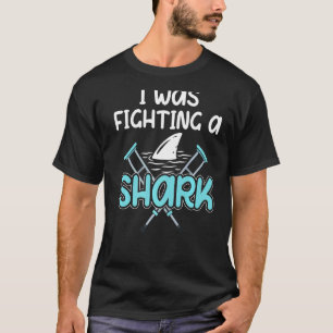 T-shirt J'Étais En Train De Combattre Un Requin Jambe Cass