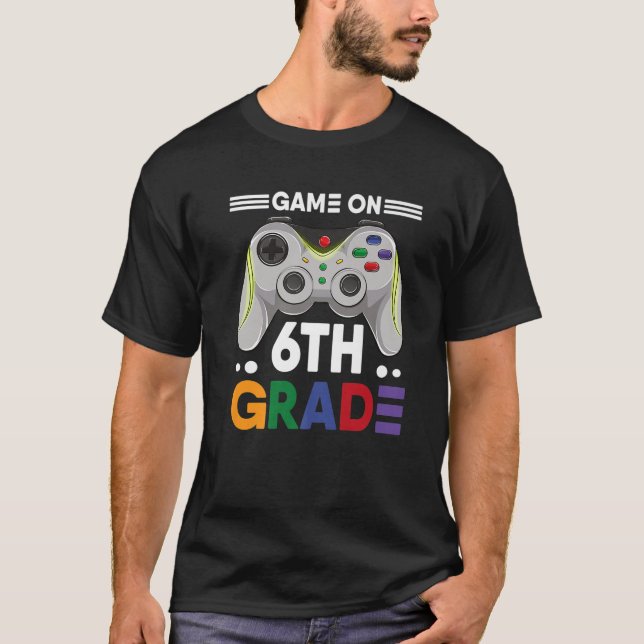 T-shirt Jeu En 6E Année Joueur Premier Jour Retour À L'Éco (Devant)