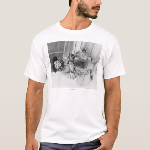 T-shirt Jeune garçon habillé comme cowboy avec des jouet