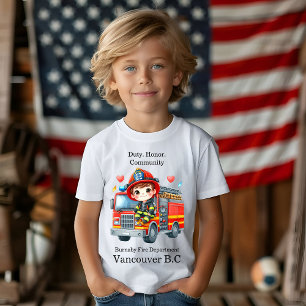 T-shirt Jeune pompier joyeux sur camion rouge