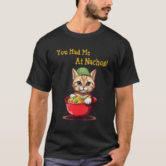 T-shirt Joli chat mangeant des nachos. Vous m'aviez à nach