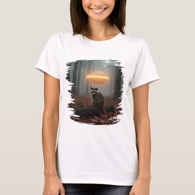 T-shirt Joli design d'OVNI de raton laveur dans la forêt (Devant)