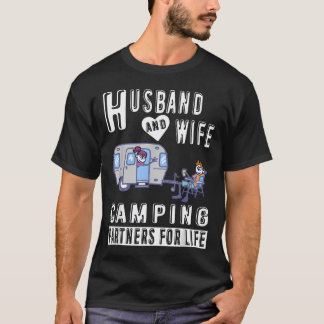 T-shirt Joli Mari Et Femme Partenaires De Camping Pour La 
