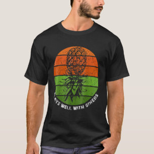 T-shirt Joue des puits avec d'autres à l'envers de l'anana