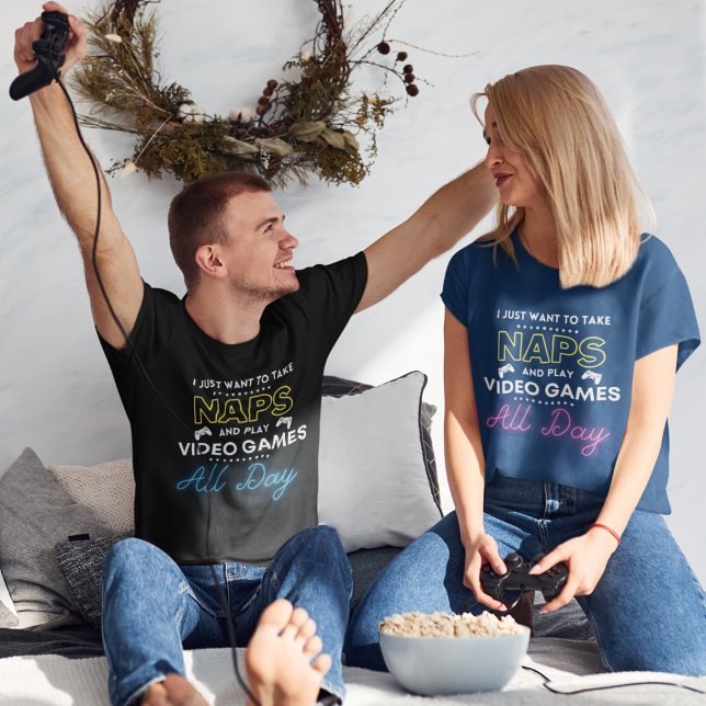 T-shirt Jouer jeux vidéo et faire la sieste toute la journ ("I just want to take naps and play video games all day" funny t-shirt of gamer couple.)