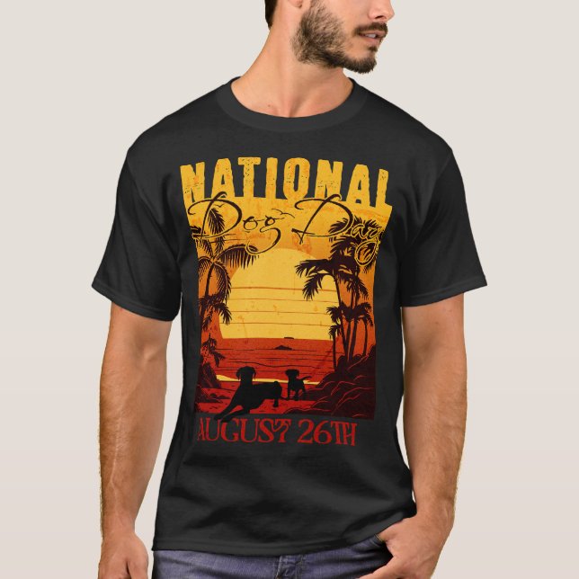 T-shirt Jour national du chien du coucher de soleil (Devant)