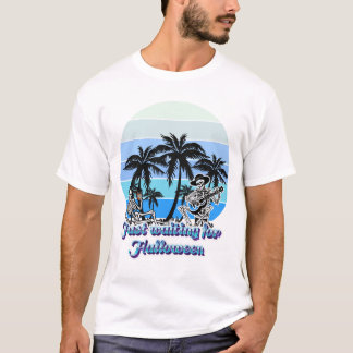 T-shirt juste en attente d'Halloween