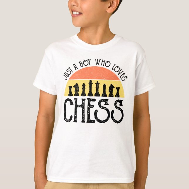 T-shirt Juste Un Garçon Qui Aime Les Échecs (Devant)