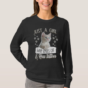 T-shirt Juste Une Fille Qui Aime Le Chat Et A Un Costume D