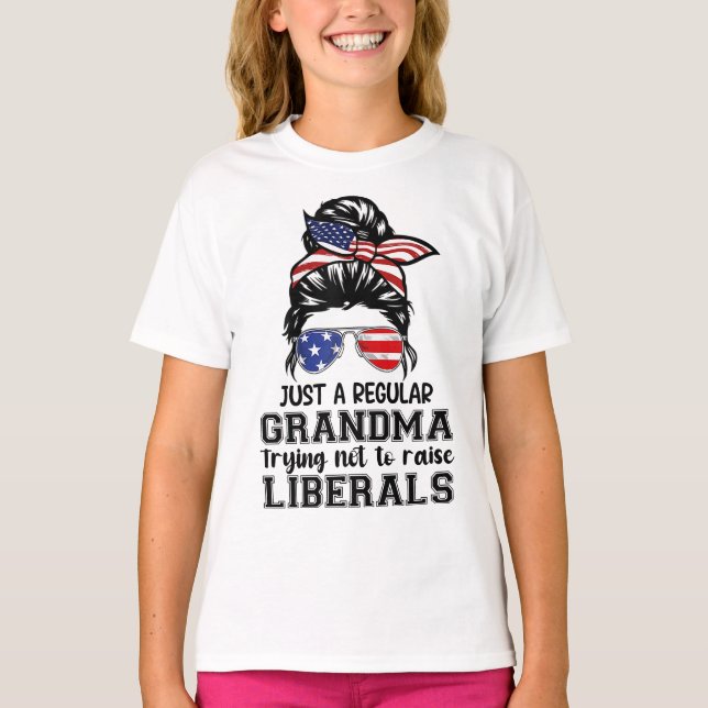 T-shirt Juste une grand-mère ordinaire essayant de ne pas  (Devant)