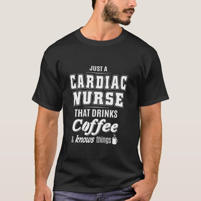 T-shirt Juste Une Infirmière Cardiaque Drôle Boisson Café  (Devant)