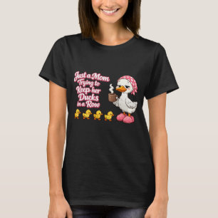 T-shirt Juste une maman essayant de garder ses canards en 