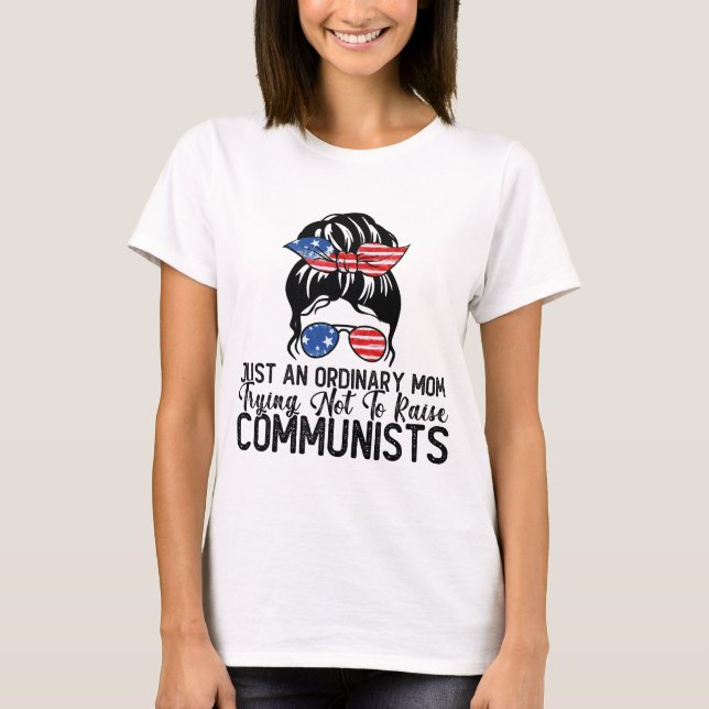 T-shirt Juste Une Maman Ordinaire Essayant De Ne Pas Éleve (Devant)