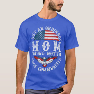 T-shirt Juste une maman ordinaire qui élève des communiste